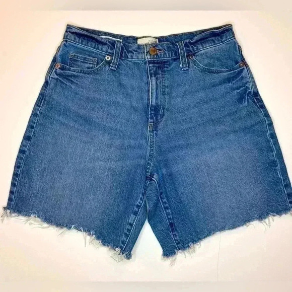 Universal Thread Women Size 6/28 R Blue   Vintage Bermuda Jean Shorts - Picture 1 of 5